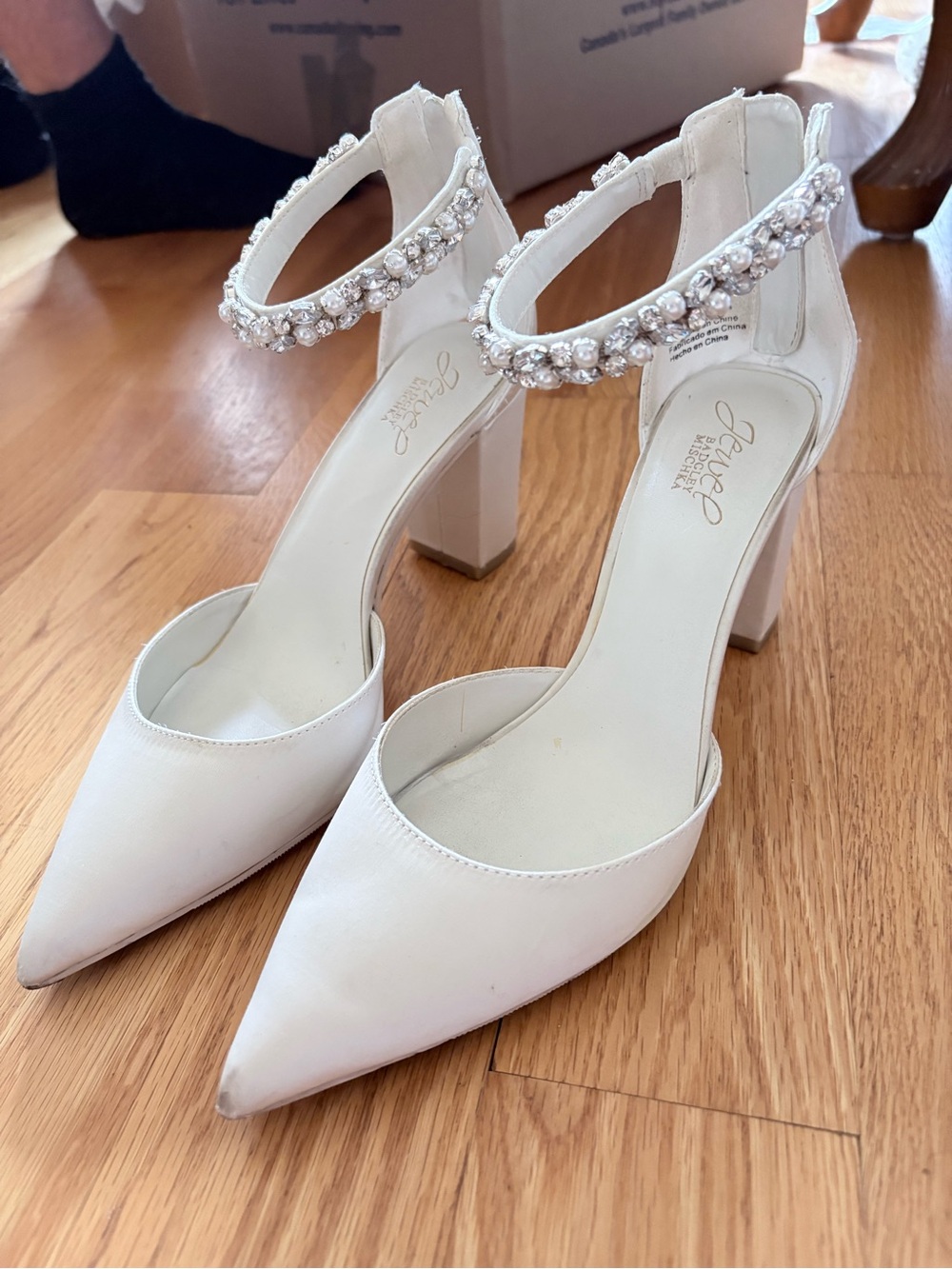 Jewel Badgley Mischka Ivory Crystal Ankle-Strap Pointed Pumps